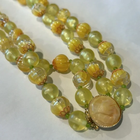 Vintage 1950s yellow round bead double strand necklace and matching earrings - Picture 6 of 9